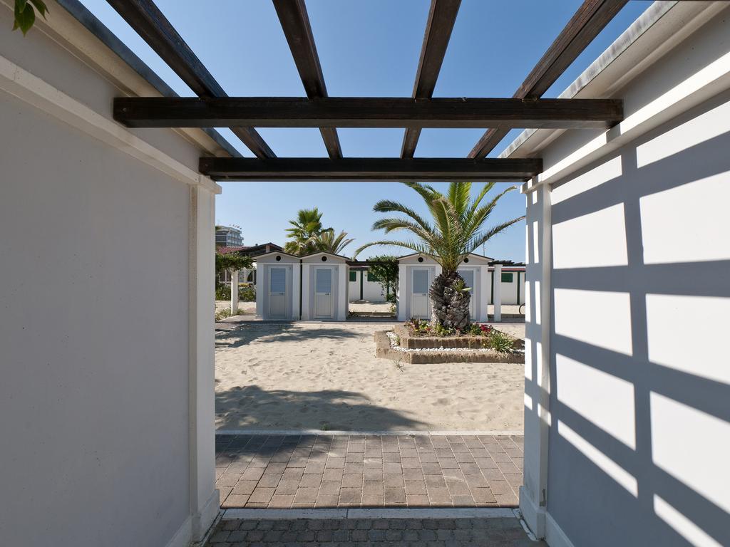 Hotel Eden Alba Adriatica Exterior photo
